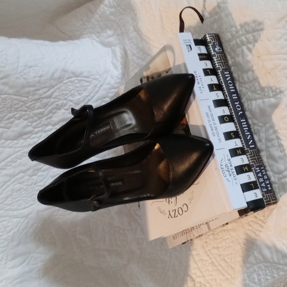 PIED A TERRE Black Pumps - Picture 1 of 5